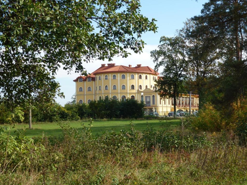 Hotel Krolewski Янов Любелски Екстериор снимка