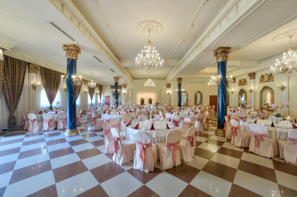 Hotel Krolewski Янов Любелски Екстериор снимка