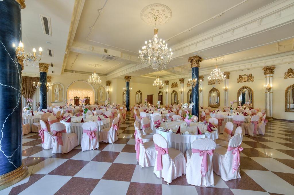 Hotel Krolewski Янов Любелски Екстериор снимка
