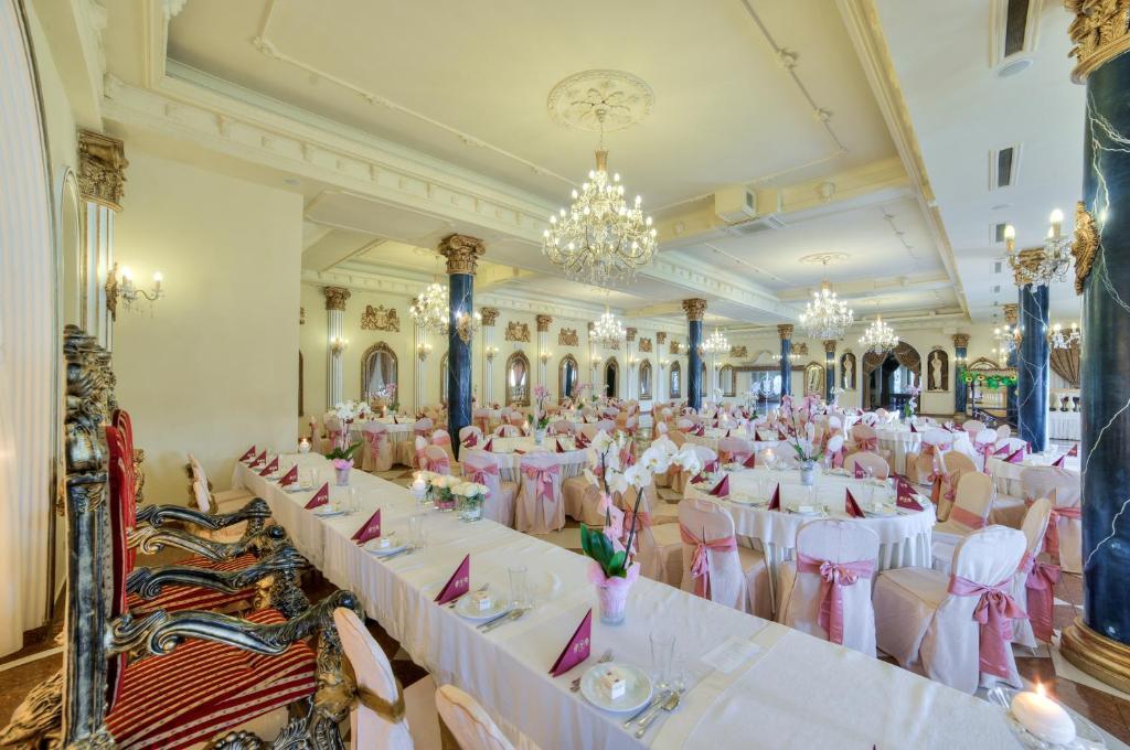 Hotel Krolewski Янов Любелски Екстериор снимка