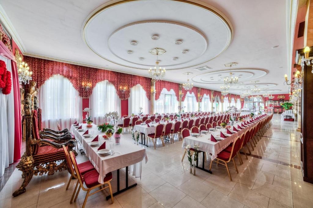 Hotel Krolewski Янов Любелски Екстериор снимка