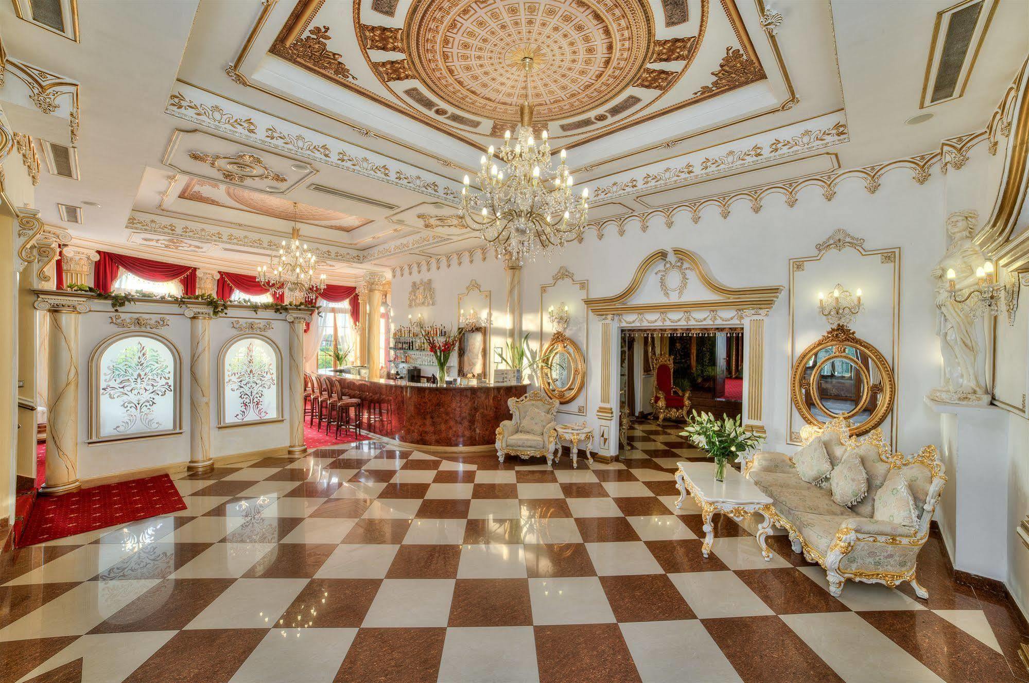Hotel Krolewski Янов Любелски Екстериор снимка